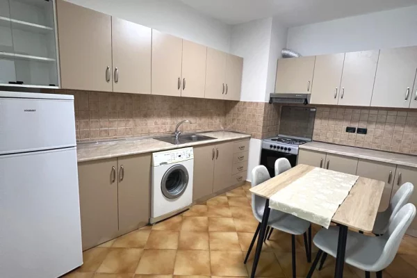 Shtepi me qera 1+1 ne Tirane - 70,000 Leke