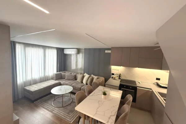 Shtepi me qera 4+1 ne Tirane - 800 Euro