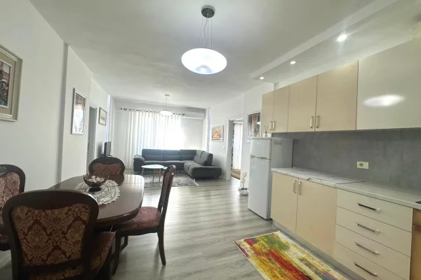 Shtepi me qera Apartament ne Tirane, 2+1, Mobilimi E mobiluar, Pagesa 700  Euro.