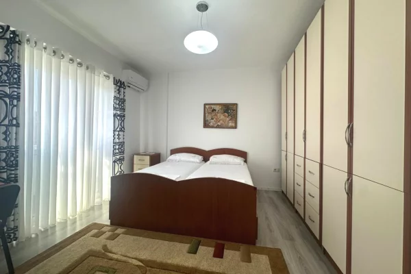Shtepi me qera Apartament ne Tirane, 2+1, Mobilimi E mobiluar, Pagesa 700  Euro.