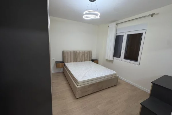 Shtepi me qera Apartament ne Tirane, 2+1, Mobilimi E mobiluar, Pagesa 800  Euro.