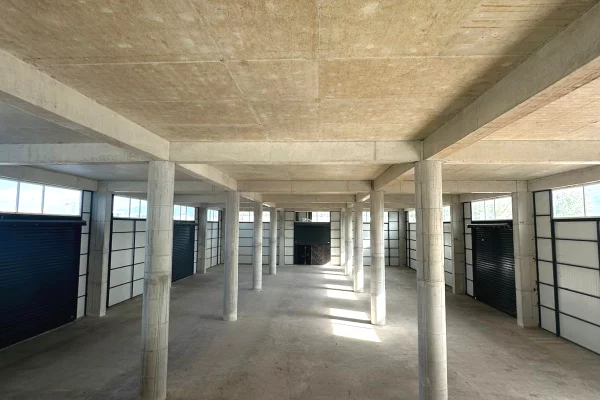 Ambient biznesi me qera 4+1 ne Tirane - 12,000 Euro