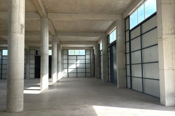 Ambient biznesi me qera 4+1 ne Tirane - 12,000 Euro