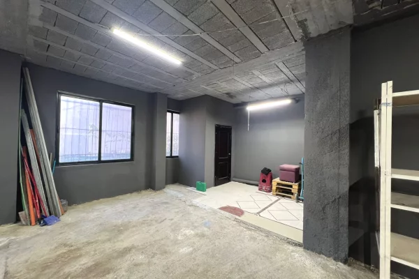 🏭 Magazine me Qira – Rruga Turhan Pashe, Laprake