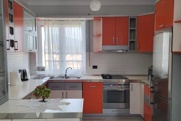 Shtepi me qera 2+1 ne Tirane - 900 Euro