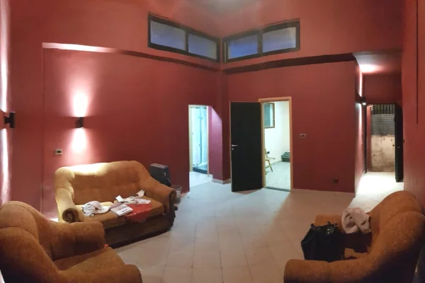 Ambient biznesi me qera 4+1 ne Tirane - 50,000 Leke