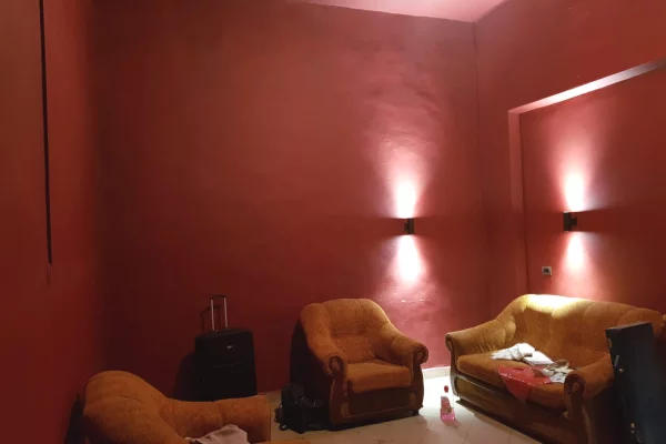 Ambient biznesi me qera 4+1 ne Tirane - 50,000 Leke