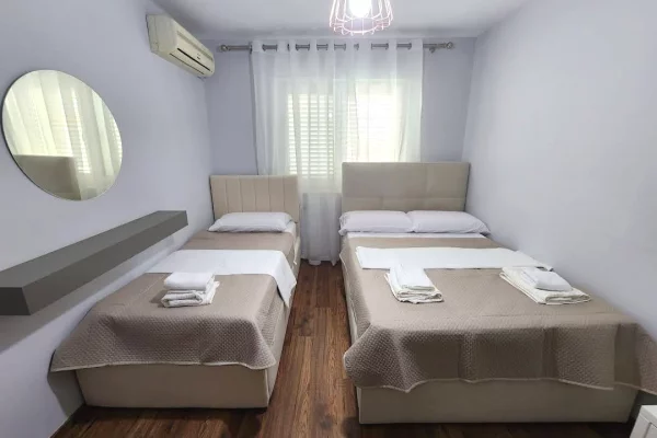 Shtepi me qera Apartament ne Tirane, 2+1, Mobilimi E mobiluar, Pagesa 1,000  Euro.