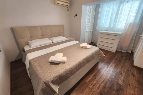 Shtepi me qera Apartament ne Tirane, 2+1, Mobilimi E mobiluar, Pagesa 1,000  Euro.