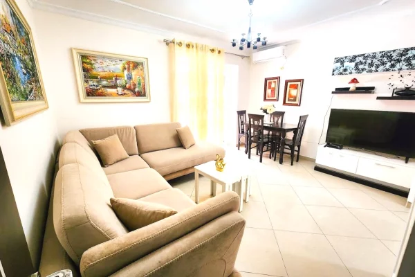 Shtepi me qera 3+1 ne Tirane - 90,000 Leke