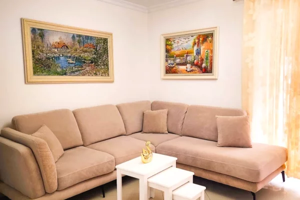 Shtepi me qera 3+1 ne Tirane - 90,000 Leke