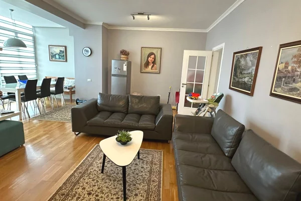 Shtepi me qera 2+1 ne Tirane - 900 Euro