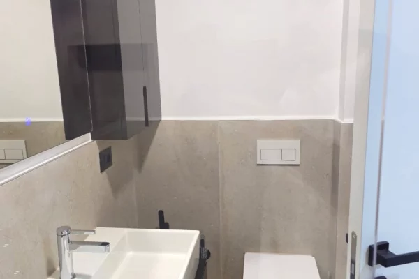 Shtepi me qera Apartament ne Tirane, 2+1, Mobilimi E mobiluar, Pagesa 1,300  Euro.