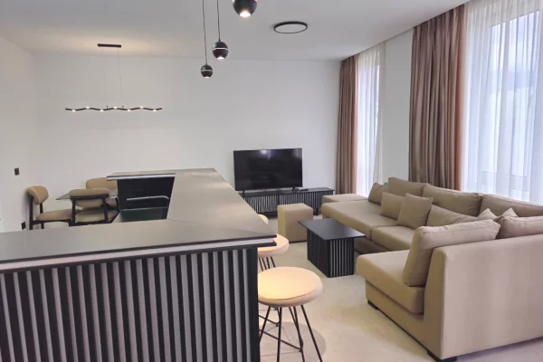 Shtepi me qera 2+1 ne Tirane - 1,300 Euro