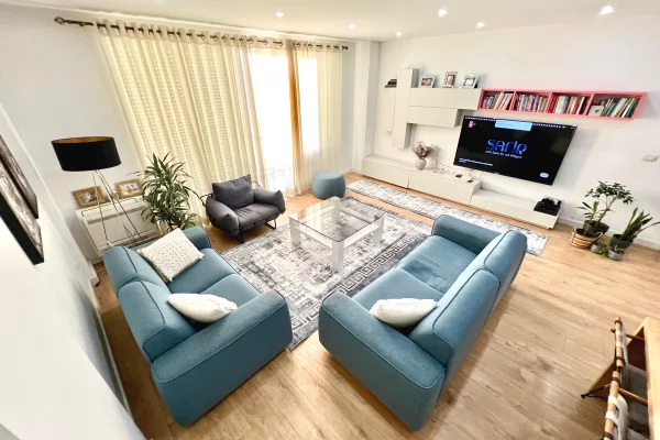 Shtepi me qera Apartament ne Tirane, 2+1, Mobilimi E mobiluar, Pagesa 1,100  Euro.