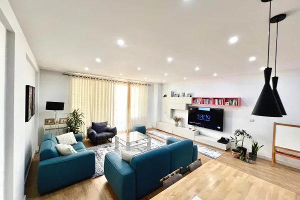 Shtepi me qera 2+1 ne Tirane - 1,100 Euro