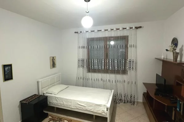 Shtepi me qera Apartament ne Tirane, 2+1, Mobilimi E mobiluar, Pagesa 500  Euro.