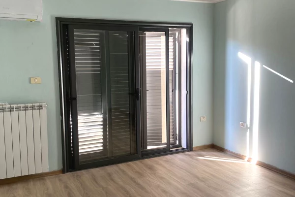 🏢 Ambient Biznesi me Qira – 180 m2​📍 Prane Fakultetit Ekonomik