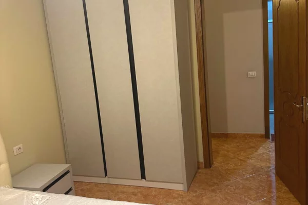 Shtepi me qera Apartament ne Tirane, 2+1, Mobilimi E mobiluar, Pagesa 700  Euro.