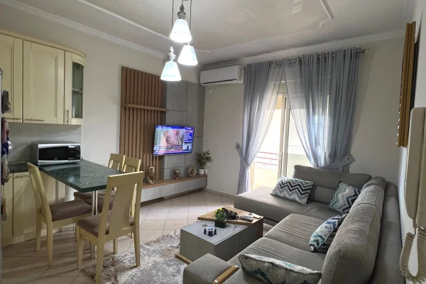 Shtepi me qera Apartament ne Tirane, 2+1, Mobilimi E mobiluar, Pagesa 700  Euro.