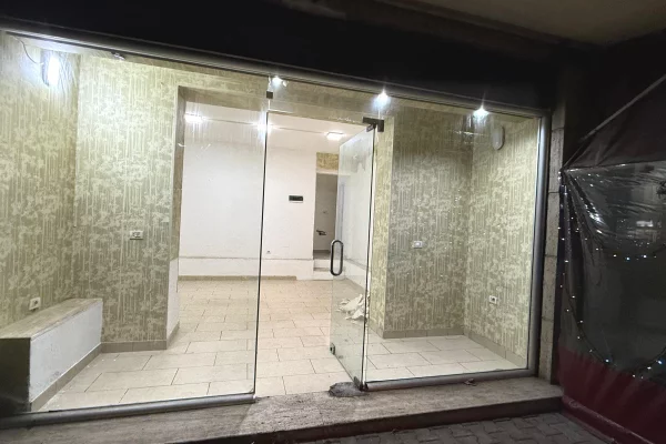 Ambiente Commerciale in Affitto 1+1 a Tirana - 400 Euro