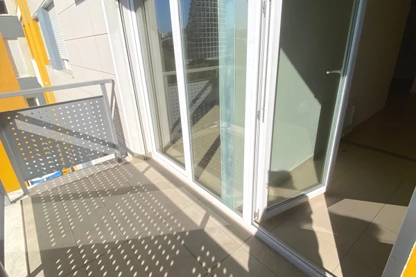 Ambiente Commerciale in Affitto 3+1 a Tirana - 850 Euro