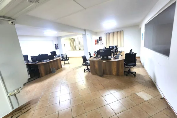 Ambient biznesi me qera 3+1 ne Tirane - 800 Euro