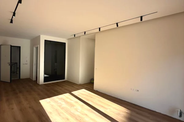 Shtepi ne shitje 2+1 ne Tirane - 330,000 Euro
