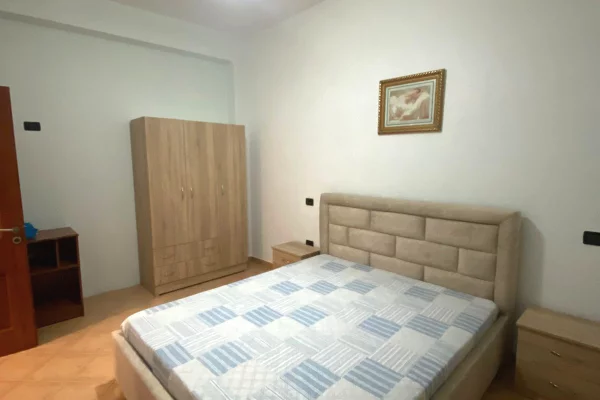 Shtepi me qera Shtepi Private ne Tirane, 2+1, Mobilimi E mobiluar, Pagesa 400  Euro.