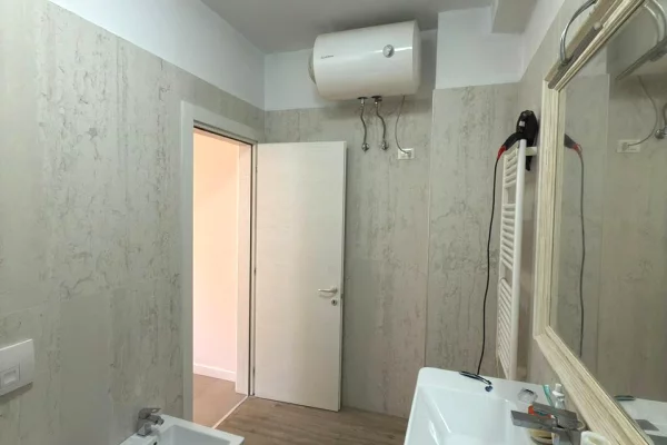 Shtepi ne shitje Apartament ne Tirane, 2+1, Mobilimi E mobiluar, Pagesa 365,000  Euro.