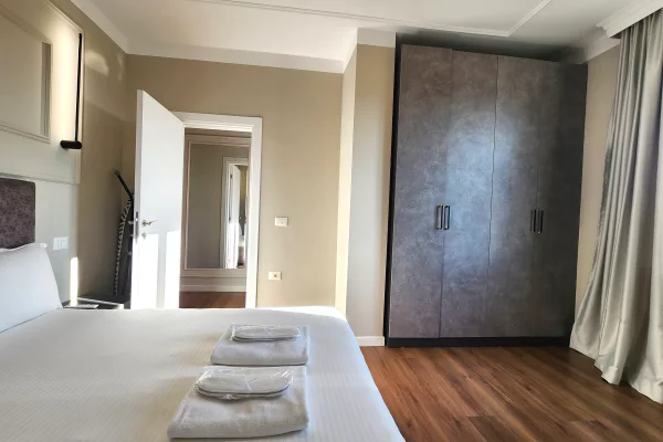 Shtepi ne shitje Apartament ne Tirane, 2+1, Mobilimi E mobiluar, Pagesa 320,000  Euro.