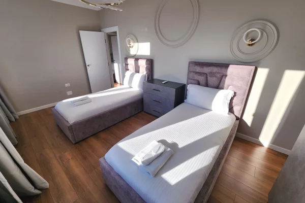 Shtepi ne shitje Apartament ne Tirane, 2+1, Mobilimi E mobiluar, Pagesa 320,000  Euro.