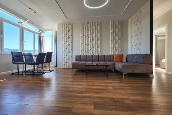 Shtepi ne shitje Apartament ne Tirane, 2+1, Mobilimi E mobiluar, Pagesa 320,000  Euro.