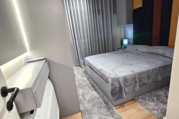 Shtepi ne shitje Apartament ne Tirane, 2+1, Mobilimi E mobiluar, Pagesa 148,800  Euro.