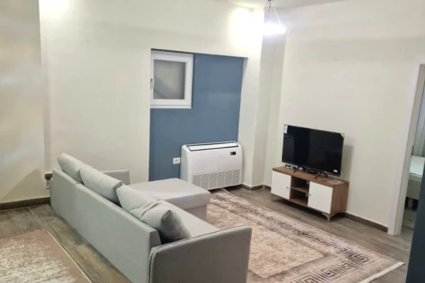 Shtepi me qera Apartament ne Tirane, 2+1, Mobilimi E mobiluar, Pagesa 700  Euro.