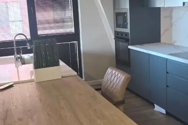 Shtepi ne shitje Apartament ne Tirane, 2+1, Mobilimi E mobiluar, Pagesa 504,900  Euro.