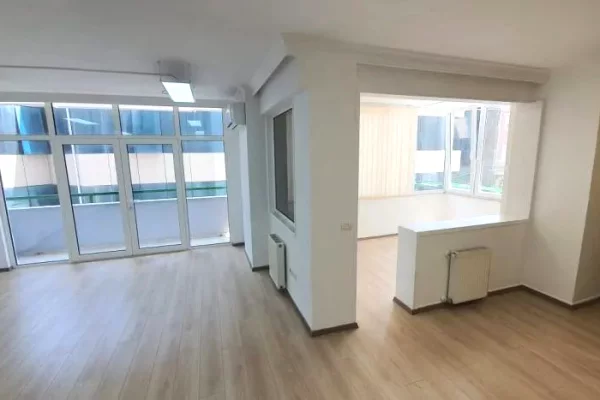 Ambient biznesi me qera 3+1 ne Tirane - 1,700 Euro