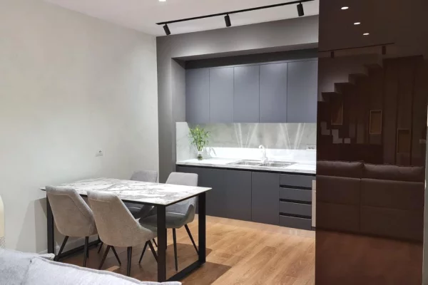 Shtepi me qera Duplex(shtepi me 2 kate) ne Tirane, 2+1, Mobilimi E mobiluar, Pagesa 1,500  Euro.