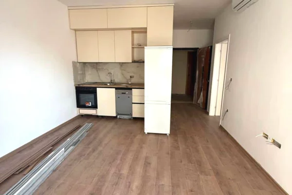 Ambient biznesi me qera 3+1 ne Tirane - 600 Euro