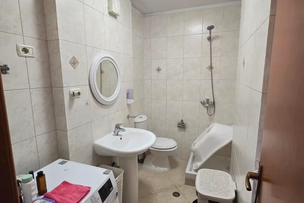 Shtepi me qera 2+1 ne Tirane - 800 Euro