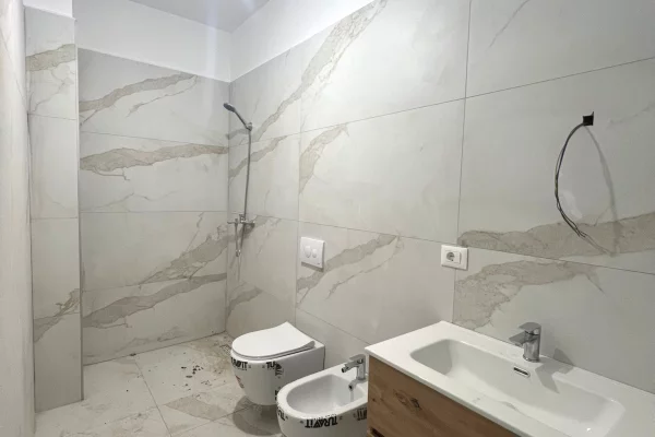 🏡 Jepet me Qira ambient zyre 2+1+2 – Rr. Dritan Hoxha (Aura)