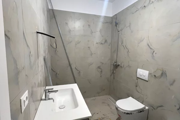 Ambient biznesi me qera 3+1 ne Tirane - 650 Euro