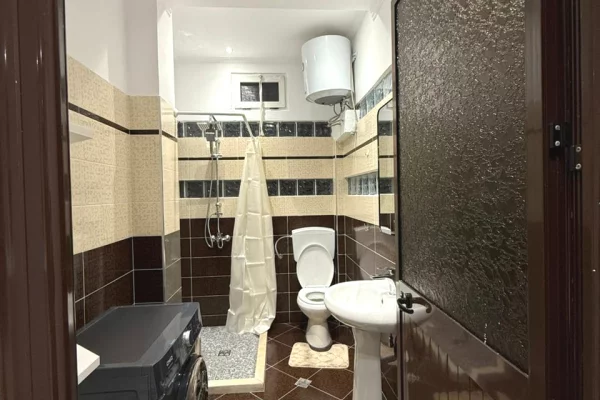 Shtepi me qera Shtepi Private ne Tirane, 2+1, Mobilimi E mobiluar, Pagesa 550  Euro.