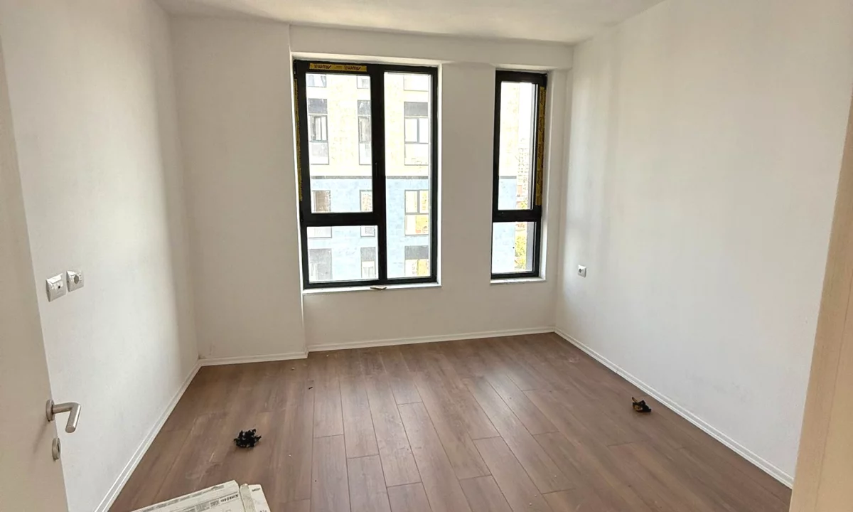 Ambient biznesi me qera 3+1 ne Tirane - 800 Euro