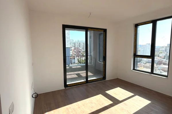 Ambient biznesi me qera 3+1 ne Tirane - 800 Euro