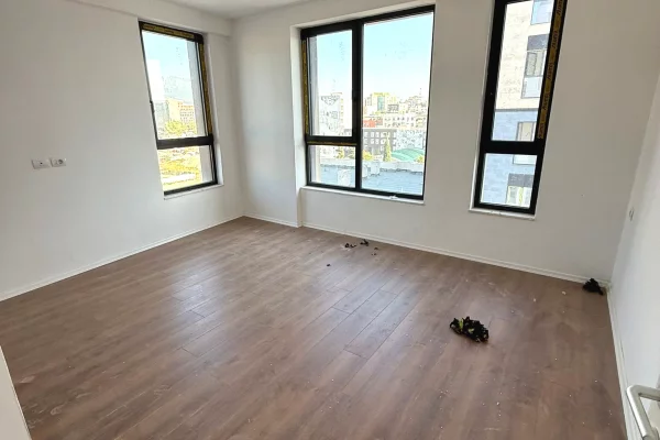 Zyre 2+1 me Qira – Bulevardi i Ri, Jordan Misja