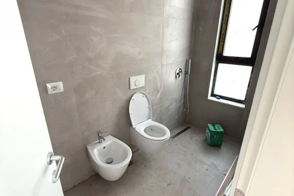 Ambient biznesi me qera 3+1 ne Tirane - 800 Euro