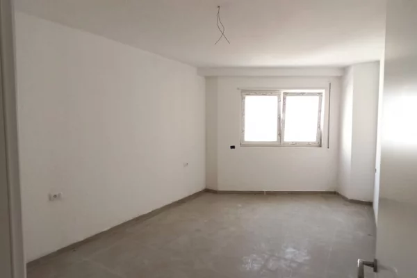 Ambient biznesi me qera 3+1 ne Tirane - 650 Euro