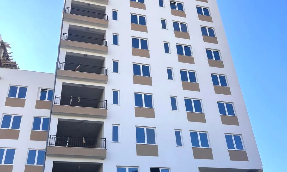 Shtepi ne shitje Apartament ne Tirane, 1+1, Mobilimi Bosh, pa mobiluar, Pagesa 99,000  Euro.