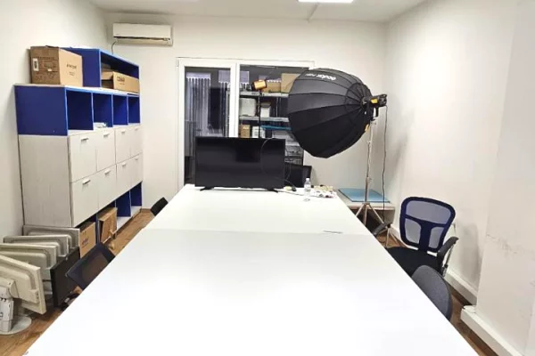 Jepet me qira ambient zyre (pjese vile) – Bllok, prane Juvenilja